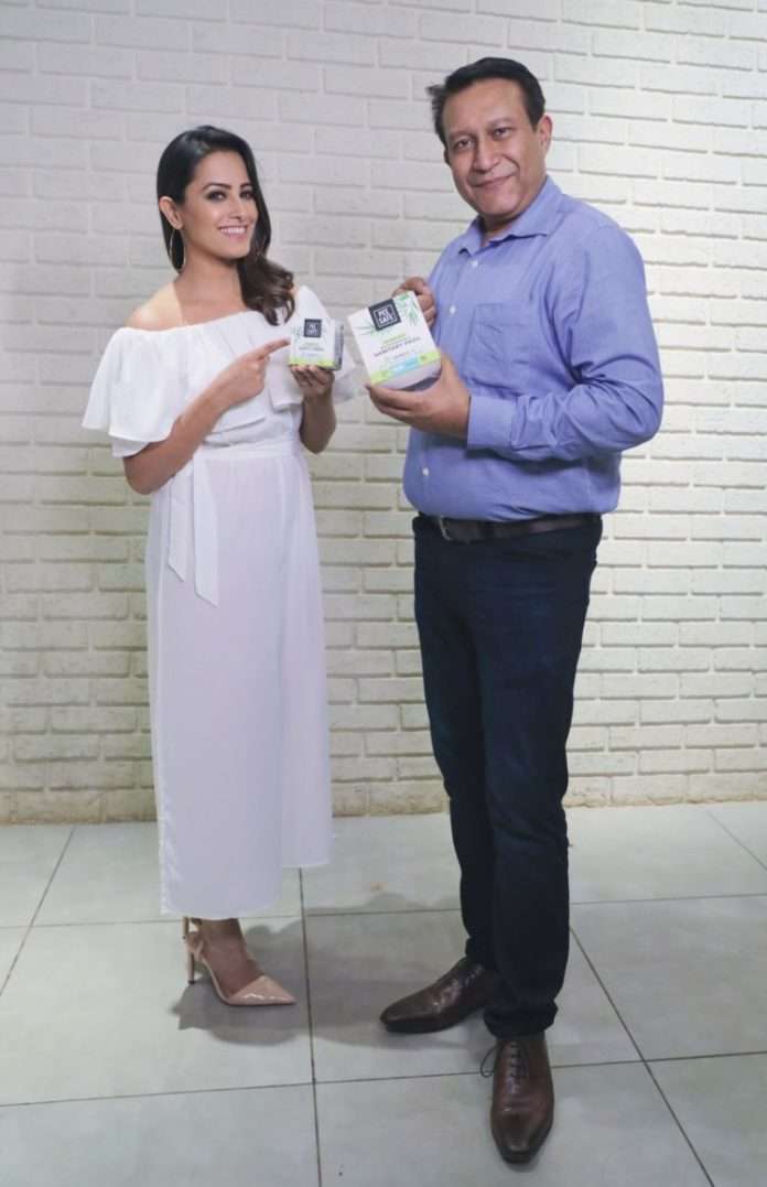 L-R-Anita-Hassanandani-Vikas-Bagaria-e1581140655703