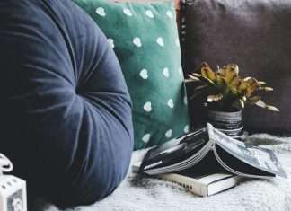 pillows-poem-by-krishna-hinagne