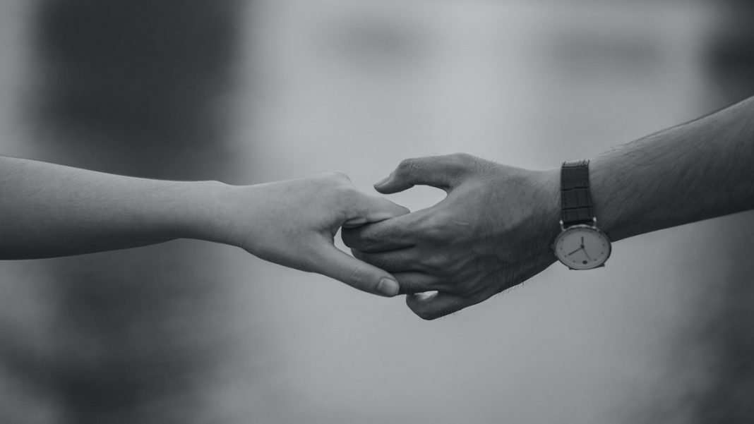 couple-holding-hands couple-holding-hands