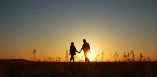 Romantic Zodiac Signs That Fall in Love Fast